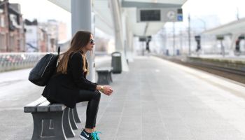 Cestovní outfity, které budete chtít hned obléknout