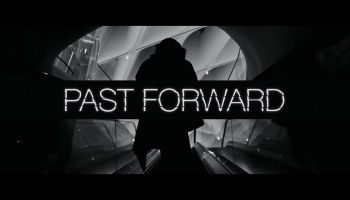 PRADA PŘEDSTAVUJE „PAST FORWARD“