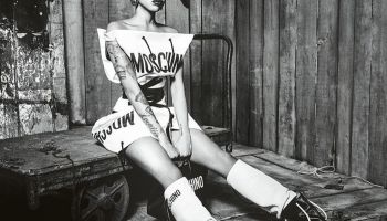 Podzimní kampaň Moschino 2017 působí lehce děsivě