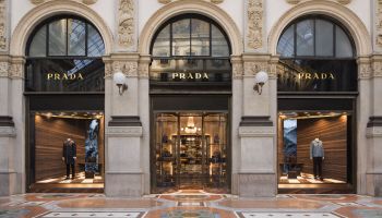 PRADA přichází s novým konceptem výloh