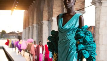 Valentino ve své haute couture kolekci vyjádřil lásku