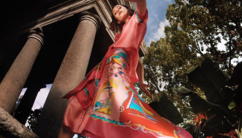 Uvolněná letní kampaň značky Emili Pucci vás vtáhne