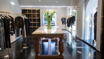 Balmain otevřel obchod obklopený přírodou v Los Angeles