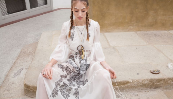 Převažuje půjčování svatebních šatů, ale mění se to, říká návrhářka Petra Pitelková