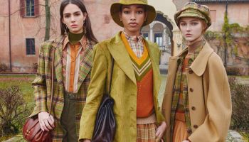 Britský romantismus v nové pre-fall kolekci módního domu Alberta Ferretti