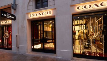 Značka Coach se mění na Tapestry