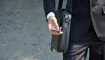 Pánské podzimní doplňky v přírodních barvách dodají eleganci