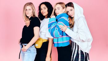 Queens lookbook: Streetwear a ODIVI kabát? Dokonalý kombo!