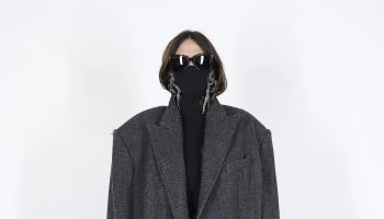 Návrhář Demna Gvasalia v nové kolekci Balenciaga předvedl provokativní módní show