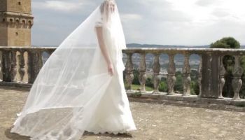 Svatební kolekce Alberta Ferretti Forever 2016 přináší bohémský nádech