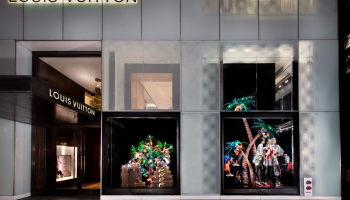 Nadýchejte se vánoční atmosféry prostřednictvím výloh obchodních domů na Páté Avenue