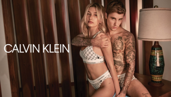 Calvin Klein slaví padesát let po boku manželů Hailey a Justina Bieberových