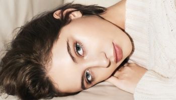 Iris Law v kampani značky Burberry Beauty