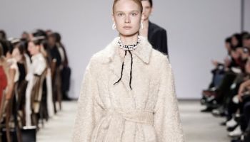 MFW: JIL SANDER OSLAVUJE ŽENSKOST