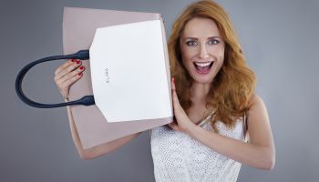 Krásná Romana Pavelková pro ELEGA v záplavě valentýnské růžové