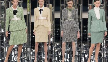 Chanel Haute Couture jaro 2017 plná peří a zrcadlového efektu