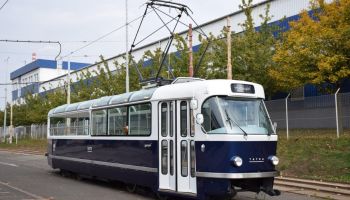 Svezte se tento víkend v Praze novou vyhlídkovou tramvají