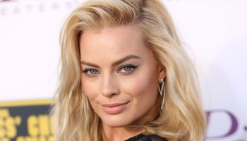 Inspirace: Margot Robbie v srpnu září