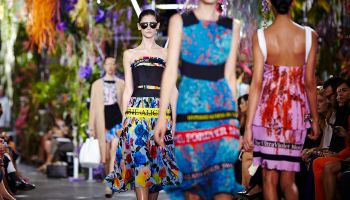 Geometrické vzory a květiny - i to je nová RTW kolekce Christian Dior pro jaro/léto 2014