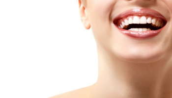 Efektivní bělení zubů přírodní cestou