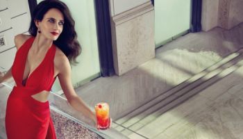 Eva Green zdobí stránky kalendáře Campari 2015