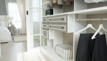 Ušetřete místo v domácnosti pomocí praktických úložných prostorů