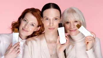 RECLAR PEELER ZAPRACUJE KOSMETIKU HLUBOKO DO POKOŽKY A ZNÁSOBÍ EFEKT VAŠEHO BEAUTY RITUÁLU. DOPŘEJTE SI K LETOŠNÍM VÁNOCŮM ČAS PRO SEBE