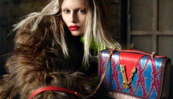 Mladá modelka Kaia Gerber je novou svěží tváří podzimní kampaně Versace