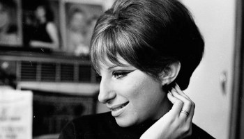 Nezapomenutelné okamžiky v historii krásy a módy: Kočičí oči Barbry Streisandové