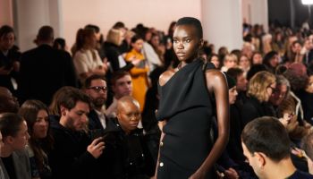 Sázka na ženskou rafinovanost v kolekci Proenza Schouler