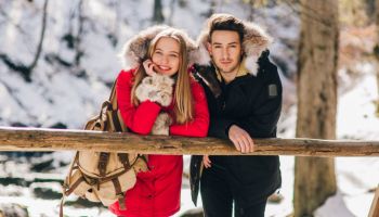 Toužíte po nepřehlédnutelné bundě či kabátu? S těmito zazáříte ve městě i na horách