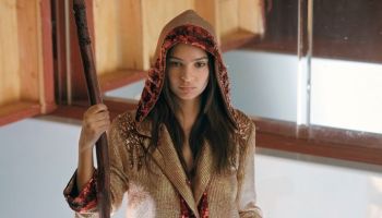 Smyslná kráska Emily Ratajkowski na obálce L’OFFICIEL PARIS