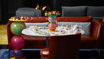 BULGARI HOTEL LONDON A YINKA ILORI SPOLEČNĚ OSLAVUJÍ 10. VÝROČÍ  HOTELU