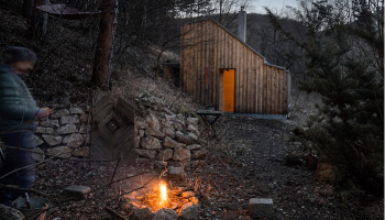 Tomova chata na okraji lesa nabízí klid a mnohá ocenění