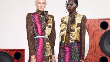 Nová Versace resort kolekce byla inspirovaná vzpourou mladých hudebníků