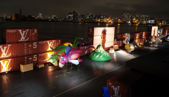 Pánská kolekce Louis Vuitton v Tokiu v říši divů