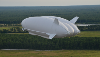 Největší létající stroj na světě se jmenuje Airlander 10