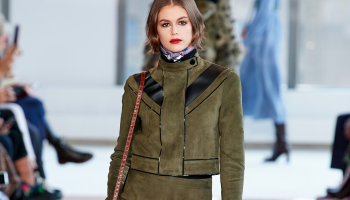 Longchamp na Newyorském týdnu módy předvedl modernu inspirovanou sedmdesátými lety