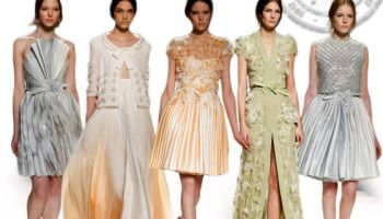 Georges Hobeika nabídl luxus vysoké módy v netradičních pastelech a s 3D efekty