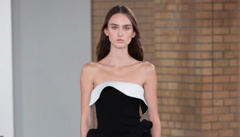 Přehlídku Proenza Schouler doprovázelo na New York Fashion Weeku houslové kvinteto