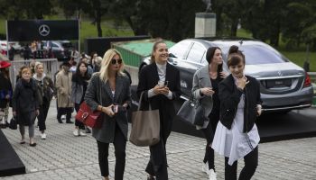 Jak se oblékli návštěvníci pražského Fashion weeku?