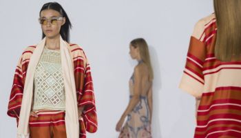 Inovativní Alice Temperley na mole předvádí každodenní módu