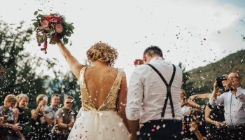 10 bodů, na které myslet při výběru svatebních šatů