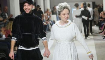 Návrhář Michal Marek pomáhal svou originální kolekcí na charitativní přehlídce