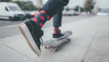 Co takhle natáhnout ojedinělé ponožky vyrobené ve spolupráci s designéry?