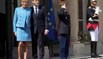 Jak se obléká manželka francouzského prezidenta Brigitte Macron?