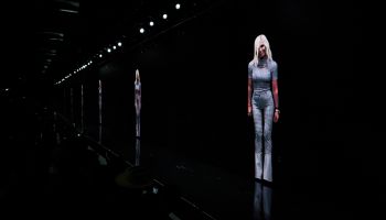 Versace Fall 2020: Donatella Versace nechce jít s davem