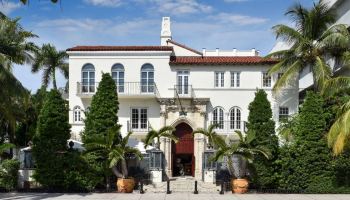 Bývalý dům Gianniho Versace v Miami dnes luxusním hotelem