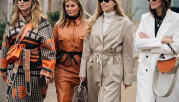 Kabátová smršť jako hlavní prvek londýnského street stylu