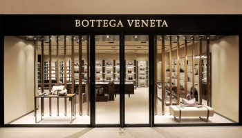Módní dům Bottega Veneta jmenoval novým kreativním ředitelem návrháře Matthieu Blazyho, od kterého očekává pokračování v odkazu značky